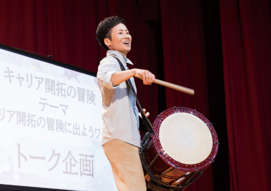 放送芸術科（現映像メディア学科）卒業 高木 てんさん