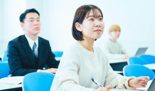 未来のキャリアの可能性を広げる✈大学コース個別説明会